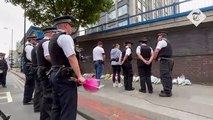 Apuñalamiento en Croydon: Los socorristas depositan flores para Elianne Andam