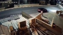Israelí detuvo su coche y se escondió detrás de una pared porque sonaban las sirenas. Misil cayó justo donde se escondía
