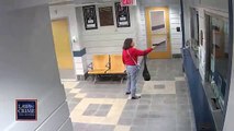 Vídeo muestra a una mujer enfurecida abriendo fuego en una comisaría mientras fuma un cigarrillo