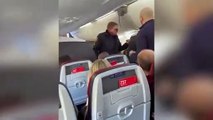 Pasajero indisciplinado de American Airlines golpear y escupir a una azafata