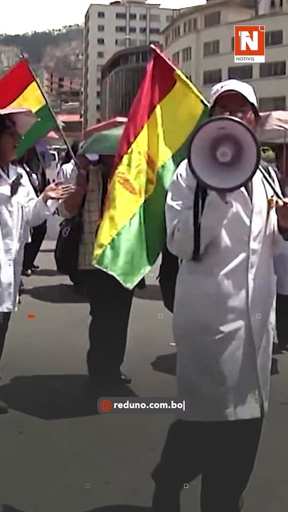 Sindicatos médicos anuncian paro en rechazo a la jubilación forzosa.