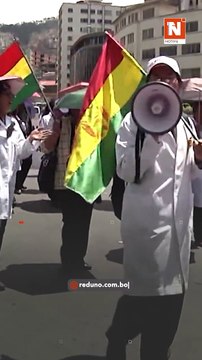 Sindicatos médicos anuncian paro en rechazo a la jubilación forzosa.