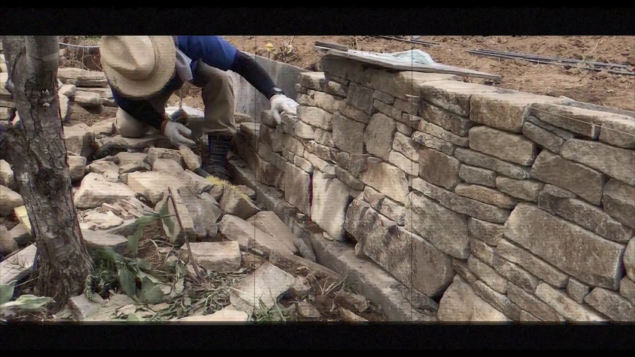 Beautiful stonework. Create a front garden./Belle maçonnerie.Créer un jardin de devant.