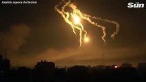 Las fuerzas israelíes atacan a Hamas por la noche mientras el cielo sobre Gaza arde de color naranja