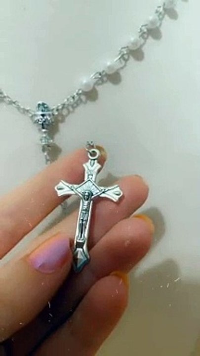 chapelet Argenté avec des perles de nacre blanche - Sainte Calice