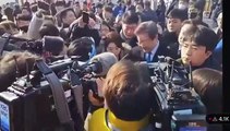 El líder de la oposición surcoreana, Lee Jae-myung, fue atacado mientras visitaba la isla Gadeokdo en Busan.