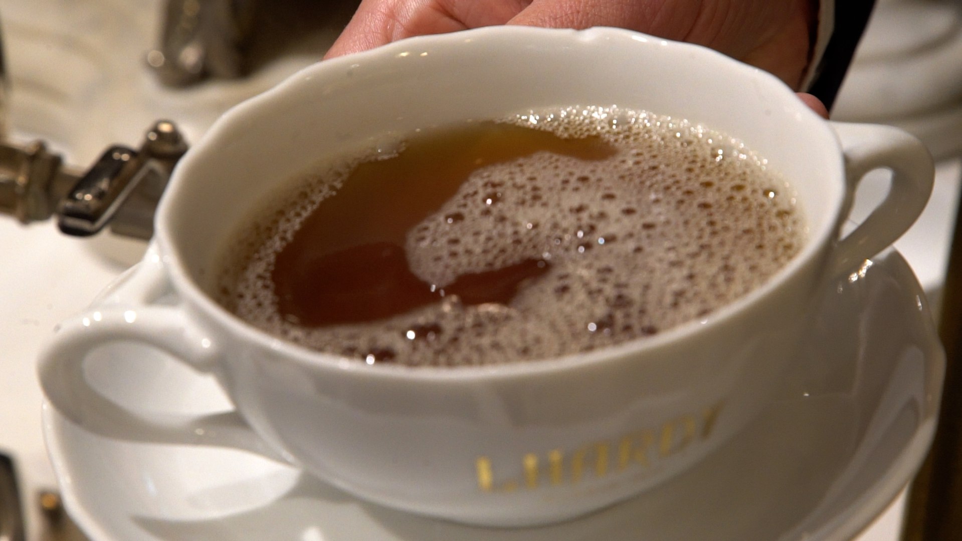 El consomé de Lhardy, una receta que viaja desde la Francia de 1839 hasta nuestros días