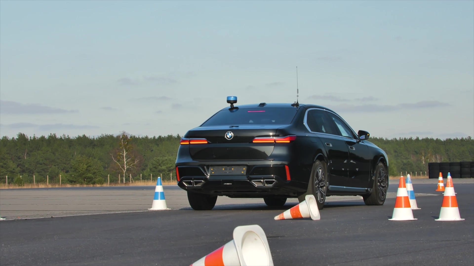 ⁣BMW Protection Driving maneuvers incl. night driving