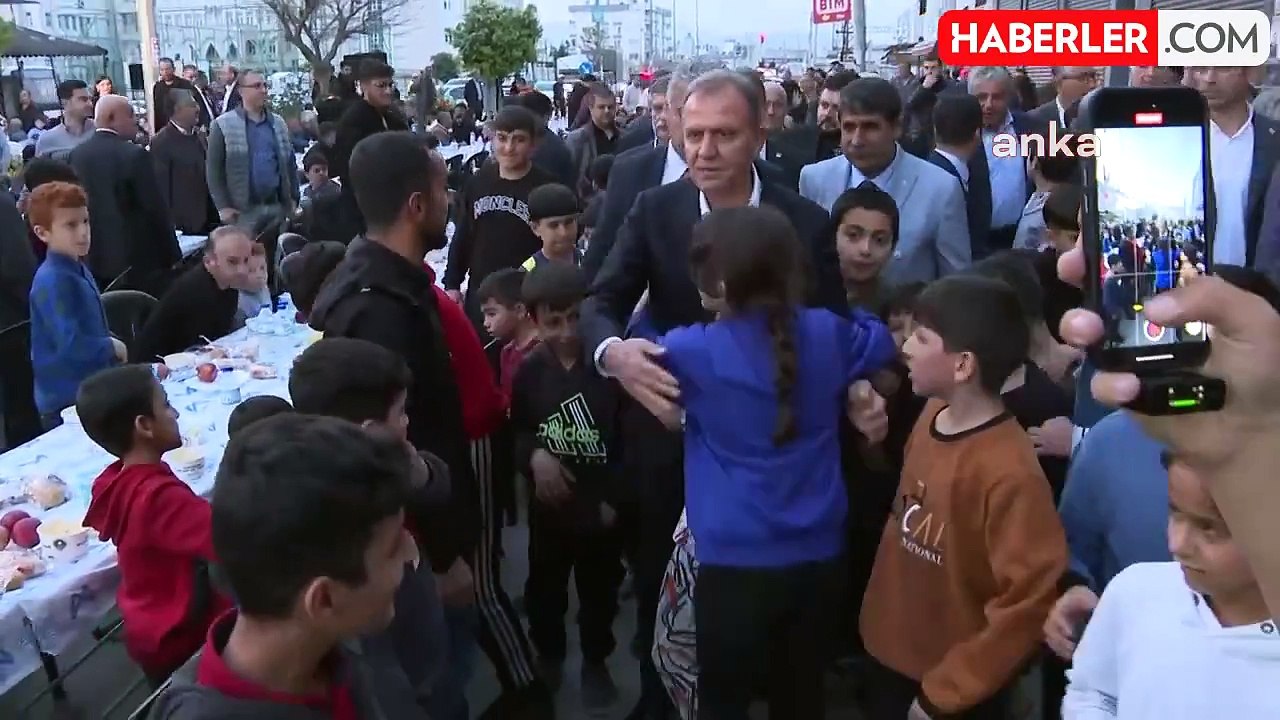 Vahap Seçer, Mersin'de iftar yemeğinde derneklerle buluştu