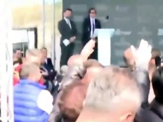 Bakan Özhaseki'den vatandaşa şok tepki: ''Mikrofonu atar giderim''