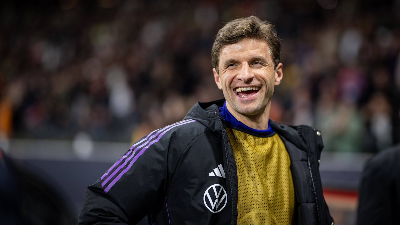 'Selbst, wenn man keinen sitzen hat': Müller sorgt bei Torhymnen-Frage für Lacher