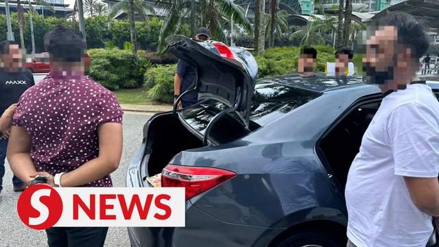 Two nabbed in JB over fake passport stamps