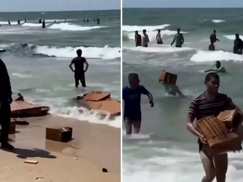 Gaza, gli aiuti umanitari finiscono in mare: i rifugiati si lanciano in acqua per recuperarli