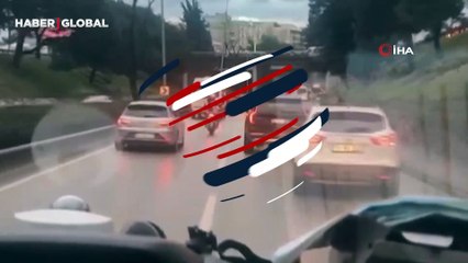 Ambulans için trafiği ‘Fermuar’ ile açtı