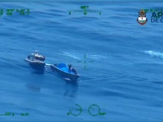 Colombia, la Marina sequestra oltre 3 tonnellate di cocaina: il video dell’inseguimento ai trafficanti