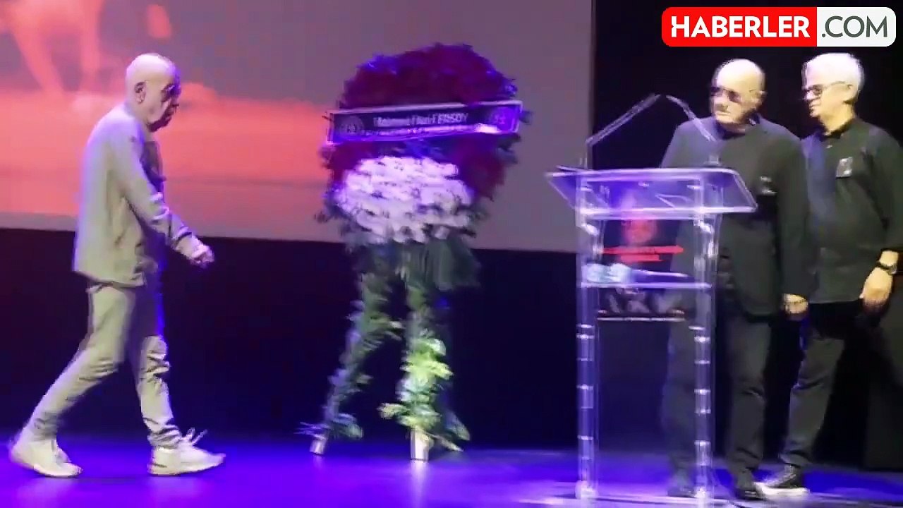 Özkan Uğur'un eşinden Mazhar Alanson ve Fuat Güner'e sitem: Erkenden sahneye çıktılar 6 ay yasımızı tutsaydık