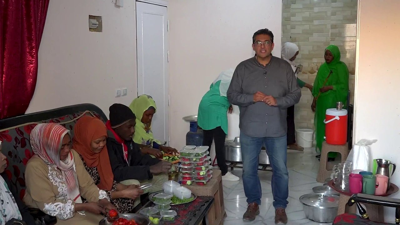 جمعيات خيرية سودانية تنظم موائد إفطار جماعية للنازحين