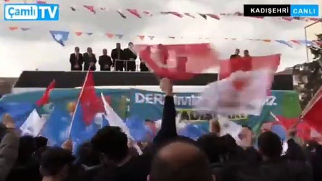 Mikrofonu açık kalan adayın ettiği küfür yayına yansıdı