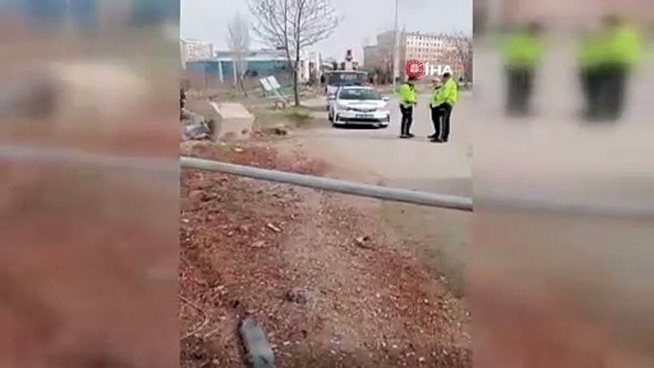 Isparta'da Aydınlatma Direğine Çarpan Lüks Otomobil Kullanılamaz Hale Geldi