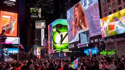 Shakira paraliza Times Square con un concierto gratuito anunciado pocas horas antes