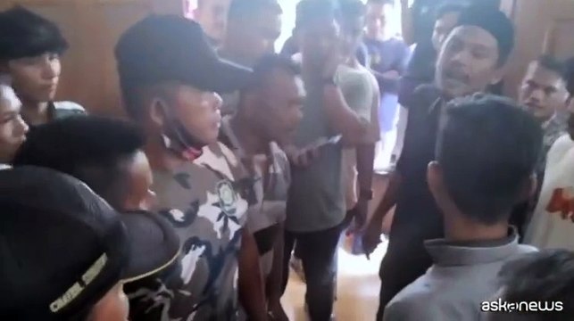 Indonesia, i naufraghi Rohingya costretti a lasciare i loro rifugi temporanei