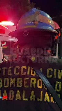 #Preliminar Una mujer de aspecto indigente resultó lesionada tras manipular un enchufe, fue trasladada hasta la Cruz Roja del Parque Morelos para su atención #GuardiaNocturna