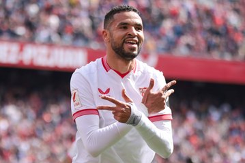 ¡En-Nesyri celebra con Quique en un momento inolvidable! ⚽