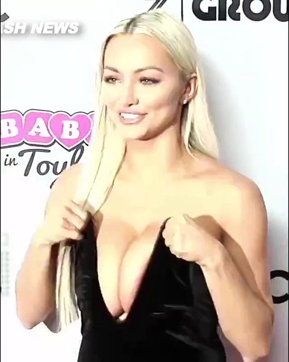 Lindsey Pelas'ın göğüsleri elbisesine sığmadı