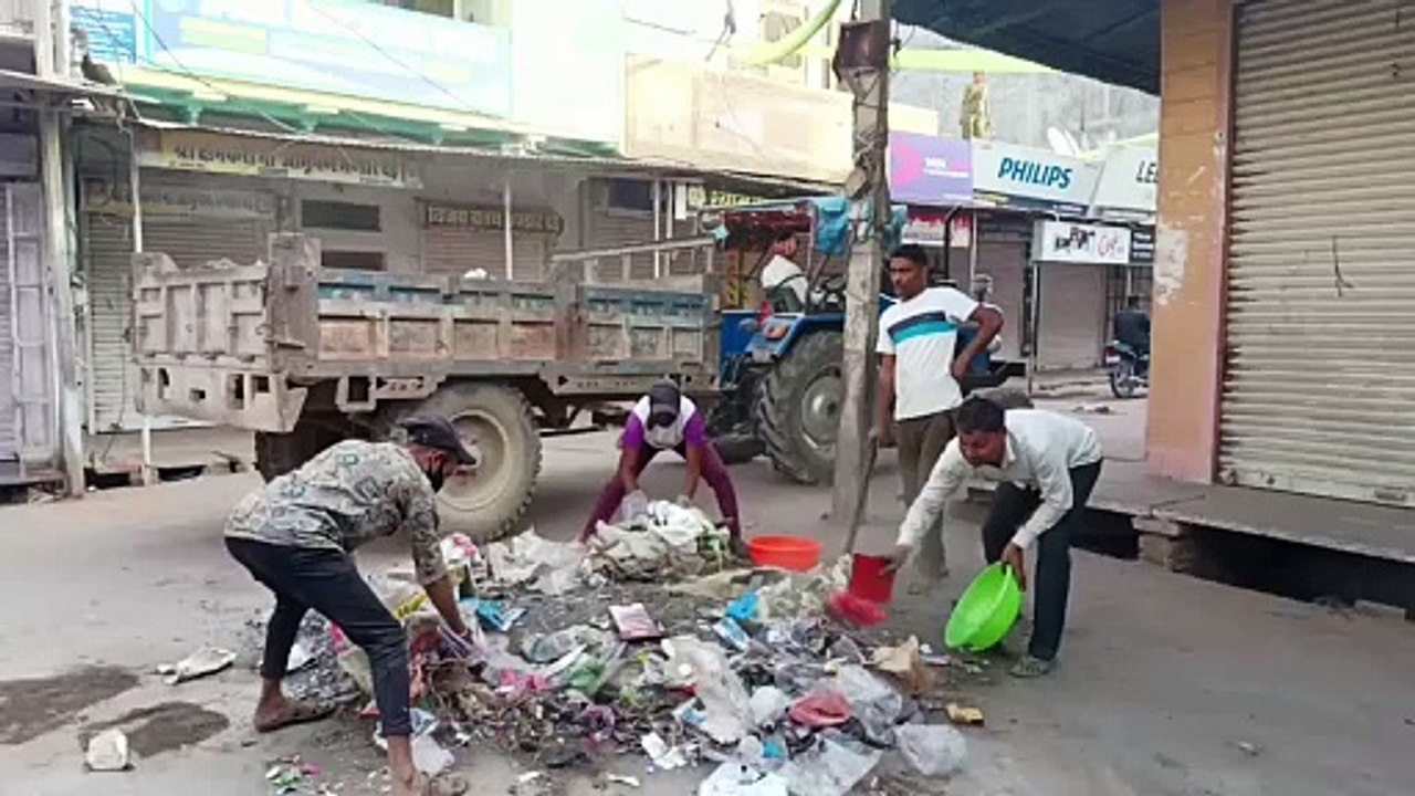 सफाई कर्मचारियों की हड़ताल समाप्त