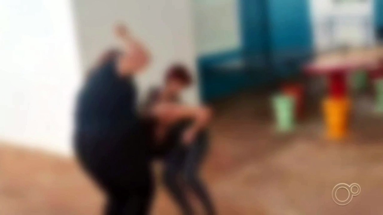 Adolescente de 15 anos é agredida e deixada seminua em escola estadual