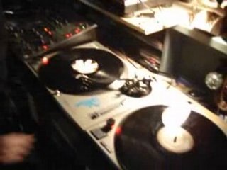 Dj Golf-X pinchando en la casa de Dj Dum'S