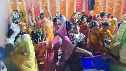 नागौर शहर के इस मंदिर में खेली फूलों की होली