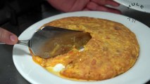 Elaboración de una tortilla de Betanzos