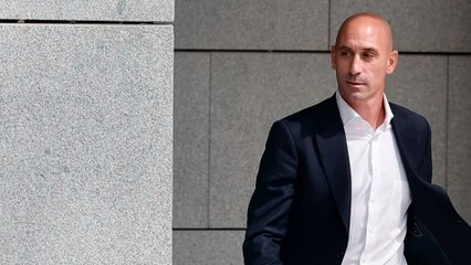La Fiscalía pide para Rubiales dos años y medio de cárcel y 100.000 euros de indemnización por agresión sexual y coacciones a Jenni Hermoso