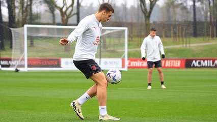 Télécharger la video: Prosegue il lavoro verso Fiorentina-Milan