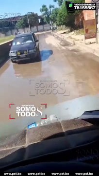AGUAS SERVIDAS INUNDA LAS CALLES AL REDEDOR DEL MODULO EDUCATIVO