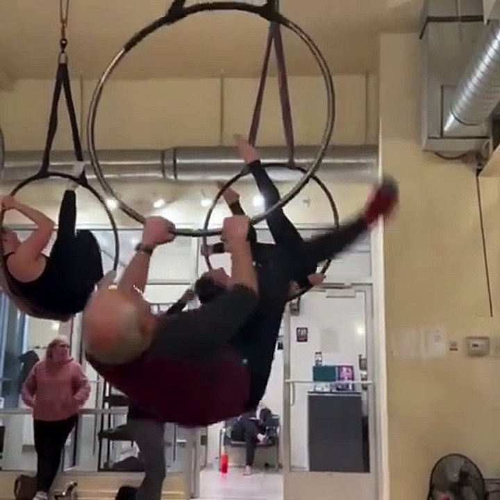L’Américain Karl Dumas prouve qu’il n’y a pas d’âge pour faire des acrobaties  en l’air !