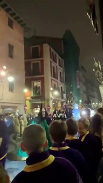 Nuestro Padre Jesús Nazareno entra en la Iglesia de la Veracruz durante el Miércoles Santo