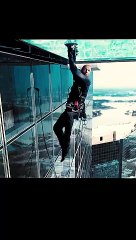 Watch how he climbed the building to eliminate the gang 