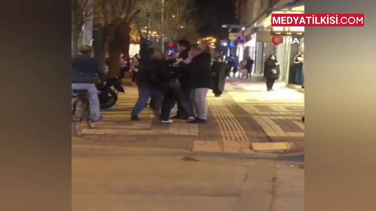 Bursa’da Genç Kızların Kavgası Kameralara Yansıdı