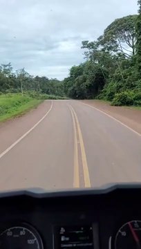 Acidente entre carreta e micro-ônibus deixa três mortos e dezenas de feridos próximo a Itaituba, no Pará
