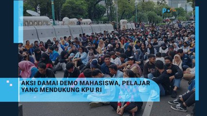 Aksi Damai Mahasiswa di Depan Kantor KPU