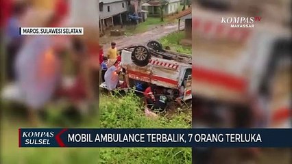 Mobil Ambulance Terbalik, 7 Orang Terluka termasuk Pasien