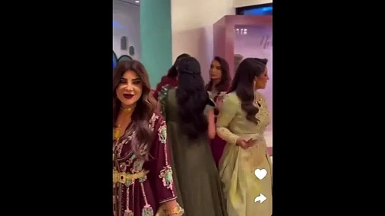 انتهاء الخلافات بين شوق وفرح الهادي والشقيقتان يتبادلان الأحضان