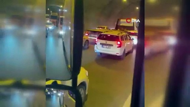 Hakim ve savcıları taşıyan servis minibüsü kaza yaptı: 2 kişi hafif şekilde yaralandı