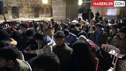 Kayseri'de öğrenciler tarihi mekanda şiir dersi aldı