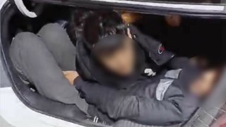 Otomobilin bagajında 3 kaçak göçmen yakalandı