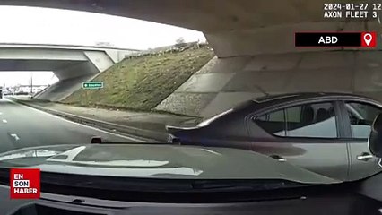 ABD’de şüphelinin, aracın kapısına tutunarak sürüklendiği anlar