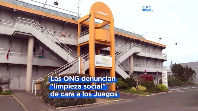 Envían autobuses con inmigrantes y personas sin hogar desde París a otras ciudades francesas