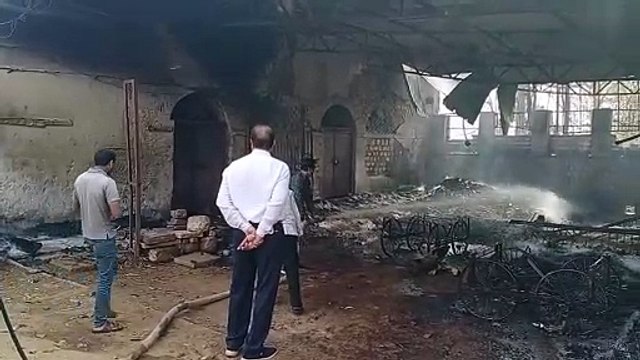 मुक्तिधाम में लकड़ी की टाल में आधी रात को सिरफिरे ने लगाई आग